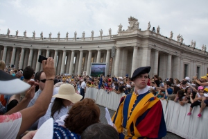 The excitement builds along the barricades waiting for the Pope to come by.
